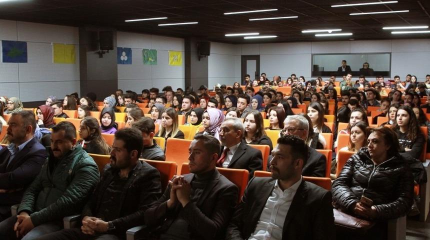 Kapadokya &Uuml;niversitesinde Doğu T&uuml;rkistan meselesi konuşuldu