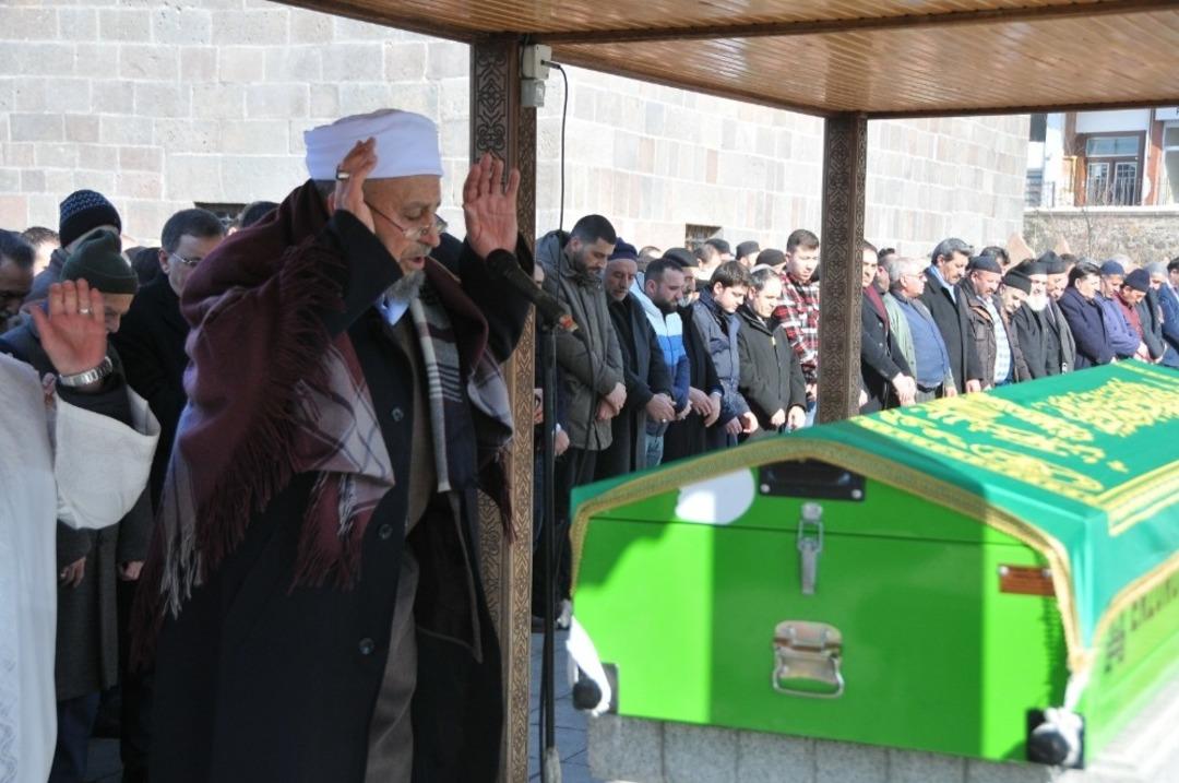 Bahaddin Aky&uuml;z Hoca dualarla uğurlandı