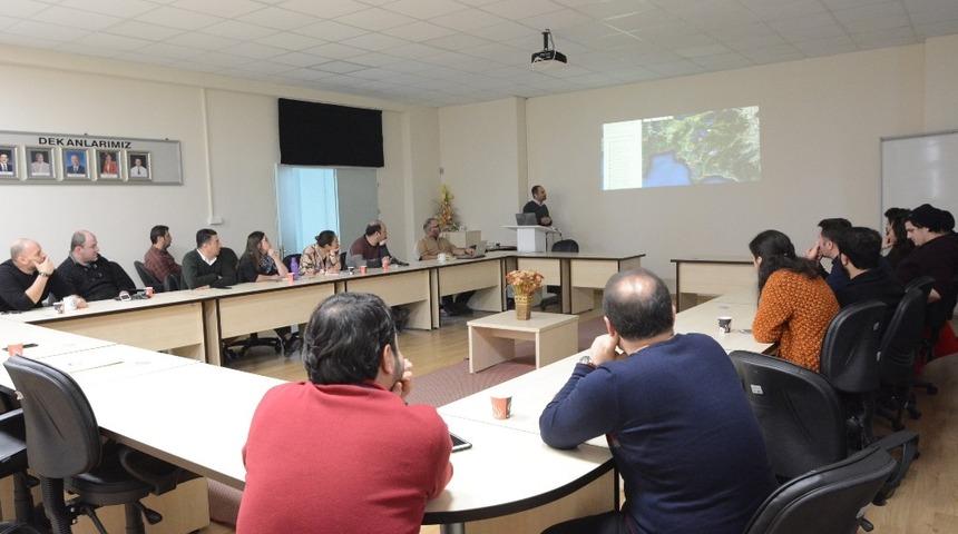 Doğada zaman, mekan ve algı anlatılarak meşe ormanlarının &ouml;nemine değinildi