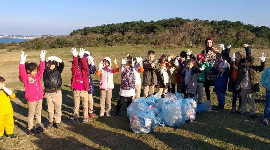 Minikler sahili temizledi