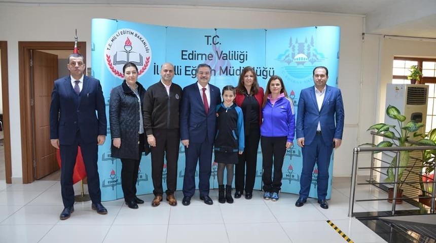 Şampiyon &ouml;ğrenci &ouml;d&uuml;llendirildi