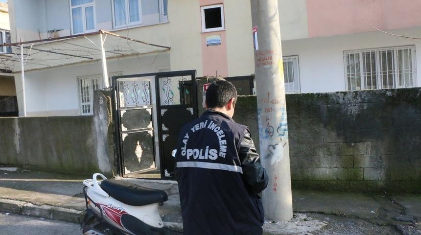 İkamet hırsızları para ve kredi kartlarını &ccedil;alıp ka&ccedil;tı