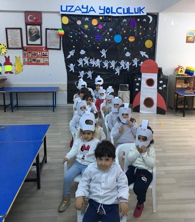 Minikler uzayı tanıdı