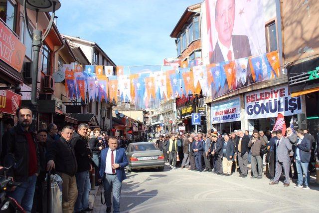 AK Parti seçim bürosu, MKYK üyesi Fatma Betül Sayan Kaya tarafından açıldı
