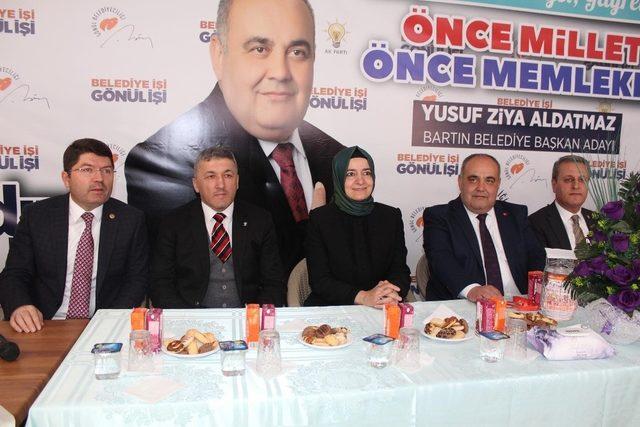 AK Parti seçim bürosu, MKYK üyesi Fatma Betül Sayan Kaya tarafından açıldı