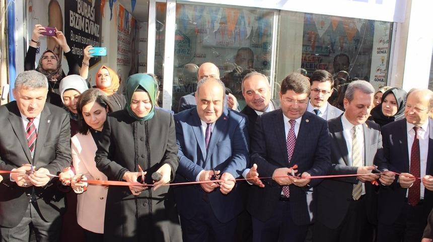 AK Parti se&ccedil;im b&uuml;rosu, MKYK &uuml;yesi Fatma Bet&uuml;l Sayan Kaya tarafından a&ccedil;ıldı