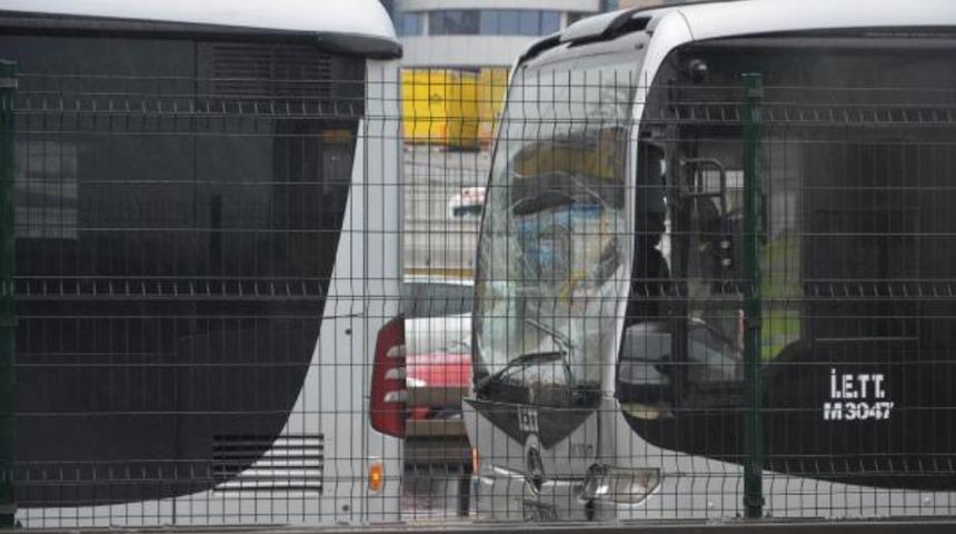 Beylikdüzü'nde metrobüsler çarpıştı
