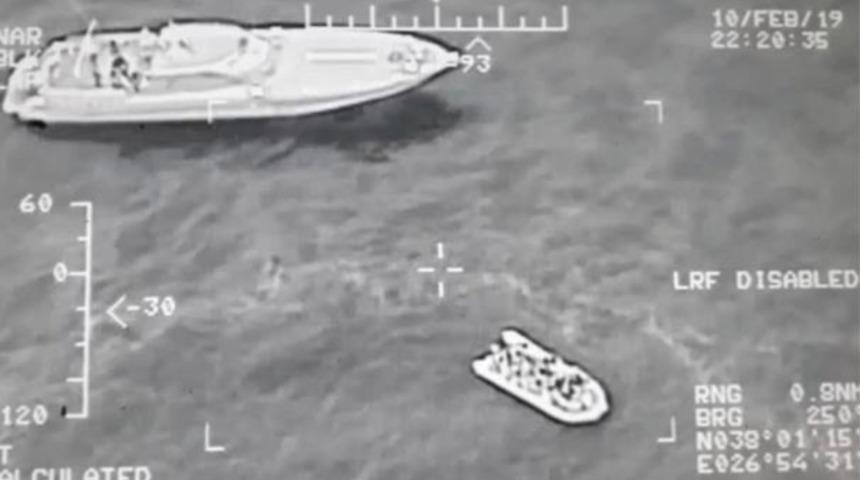 Ege Denizi'nde hareketli anlar! Yunanistan'a ka&ccedil;maya &ccedil;alışan 118 kişi yakalandı