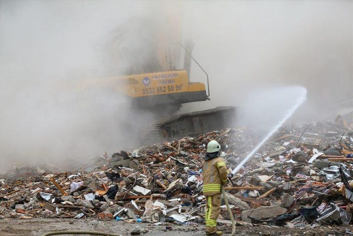 Kartal'da riskli binaların yıkımı sürüyor  G5