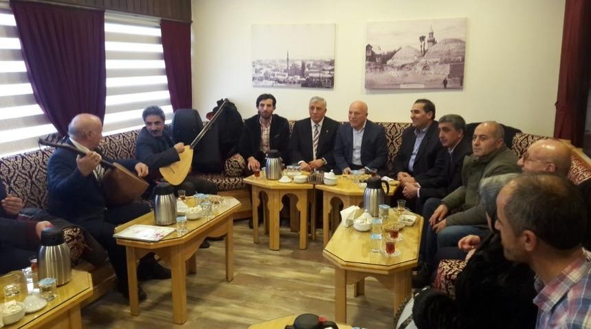 Engelliler t&uuml;rk&uuml;lerle coştu