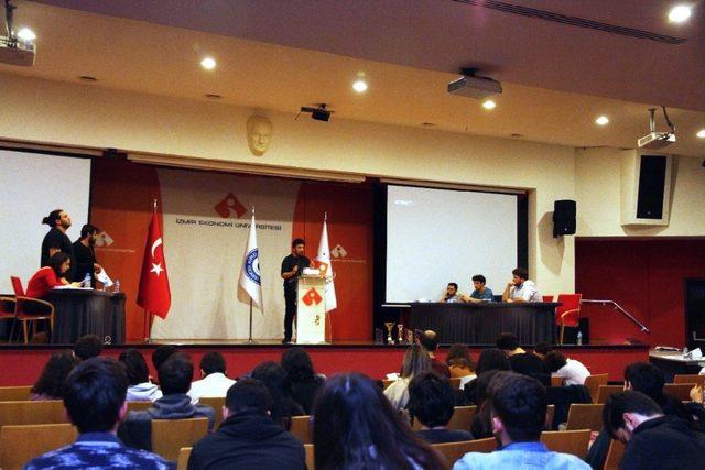 İzmir Ekonomili gençlerden münazara turnuvası
