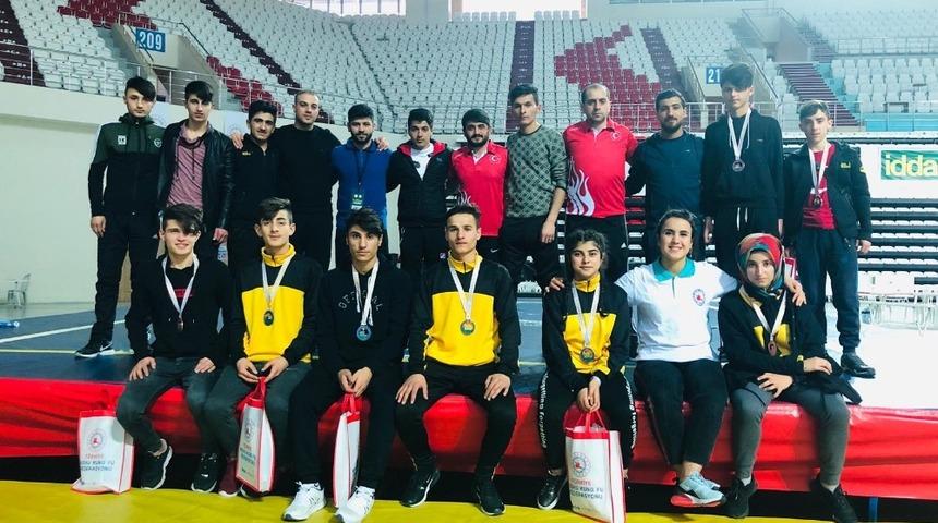 Bitlisli sporculardan b&uuml;y&uuml;k başarı