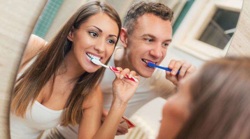 Dişlerinizi fırçalamak Alzheimer’ın önlenmesine nasıl yardımcı olabilir? 