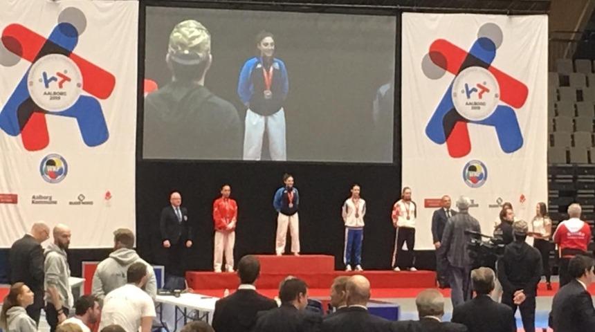 Kağıtsporlu karateciler Avrupa&rsquo;dan bir altın bir g&uuml;m&uuml;ş ile d&ouml;nd&uuml;