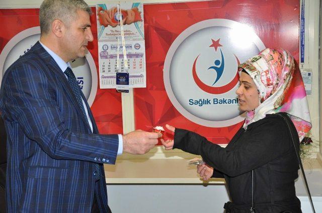 Siirt’te güvenlik görevlileri buldukları parayı sahibine teslim etti