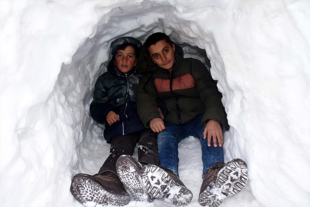 Kardan mağara yaptılar