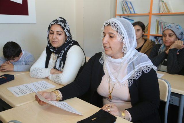 Kaymakam Arıcan, başarılı kursiyerlere sertifikalarını verdi