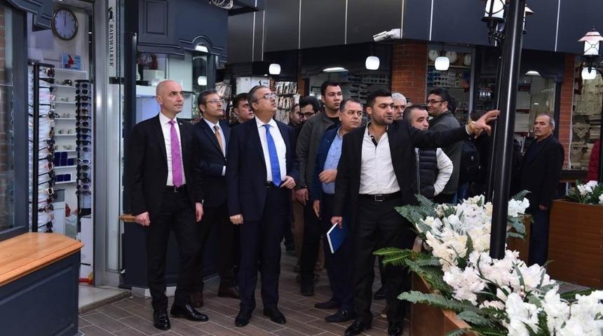 Vali Su, &Ccedil;i&ccedil;ek Pasajı&rsquo;nda incelemelerde bulundu