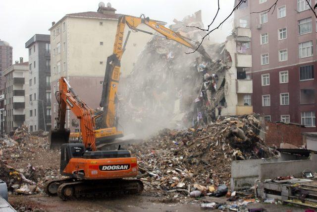 Yunus Apartmanı’nda yıkım çalışmaları dördüncü gününde