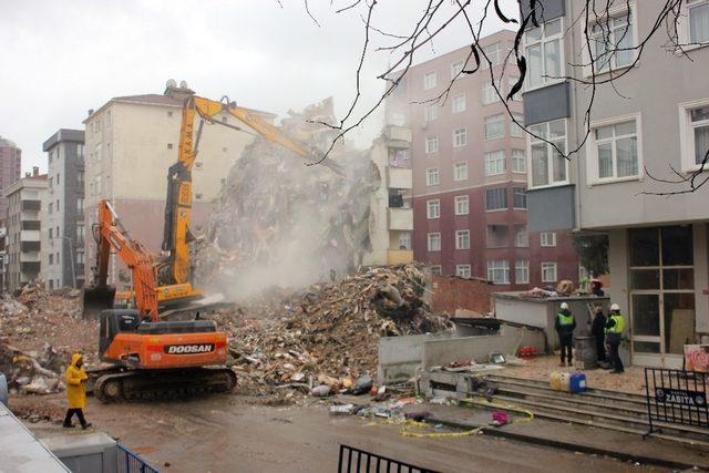Yunus Apartmanı’nda yıkım çalışmaları dördüncü gününde