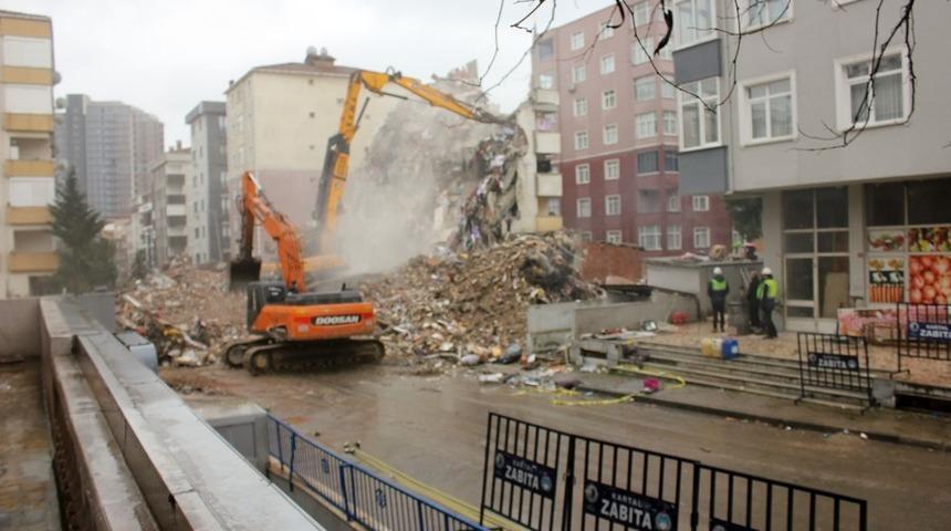 Yunus Apartmanı’nda yıkım çalışmaları dördüncü gününde