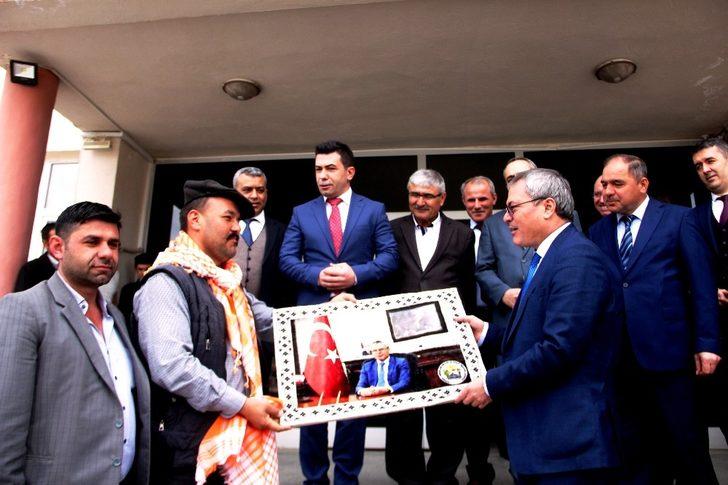 Vali Deniz Sarıgöl’de incelemelerde bulundu G1