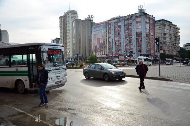 Adana’da yaya geçidi kavgası