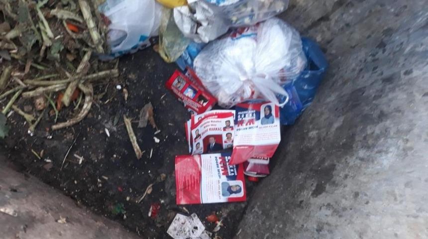 Bilecik&rsquo;te muhtar adayların &ccedil;okluğu &ccedil;&ouml;pl&uuml;kleri broş&uuml;r doldurdu