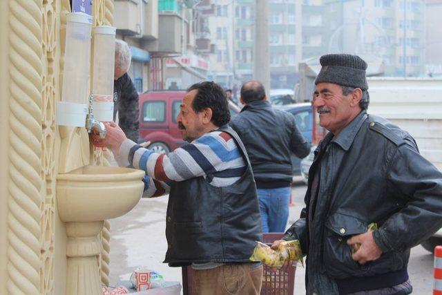 Turhal Belediyesi’nden soğuk havalarda sıcacık ikram