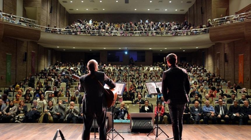 Gaziantep&rsquo;te &ldquo;G&ouml;n&uuml;ller Yapmaya Geldik&rdquo; adlı konser ve şiir dinletisi