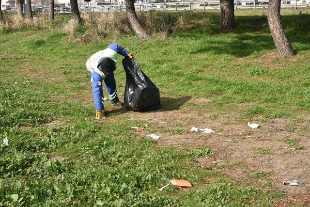 Belediye ekipleri temizlik çalışmalarını sürdürüyor