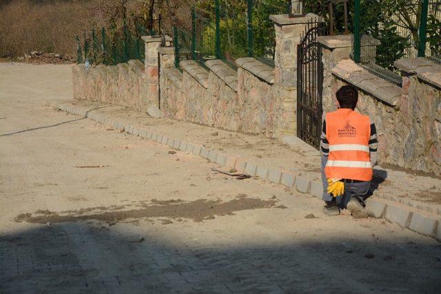 Kartepe sokakları parke taşları ile donatıldı