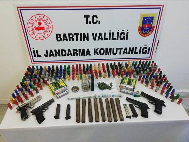 Bartın'da 3 eve baskın düzenlendi, 13 silah ele geçirildi