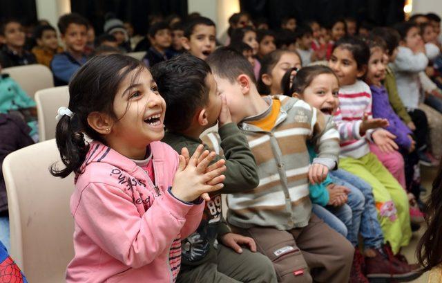 Van Büyükşehir Belediyesi, tiyatro oyunuyla çevre eğitimi veriyor