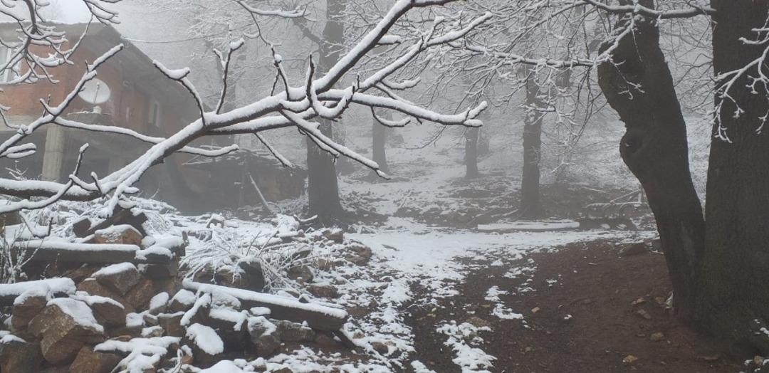 Balıkesir&rsquo;in y&uuml;ksek kesimlerinde kar yağışı etkili oluyor