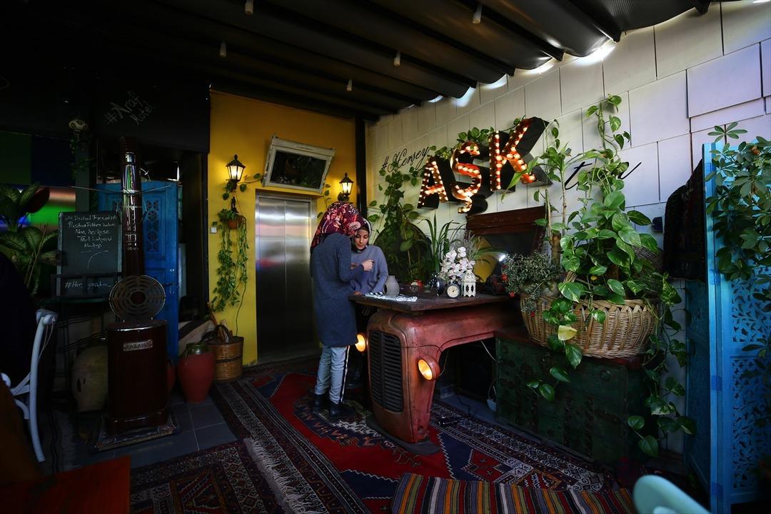 Bu otelde dokunduğunuz her şey satılık