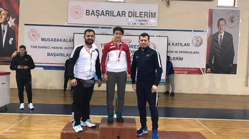 Kadın g&uuml;reş&ccedil;iler dereceyle d&ouml;nd&uuml;