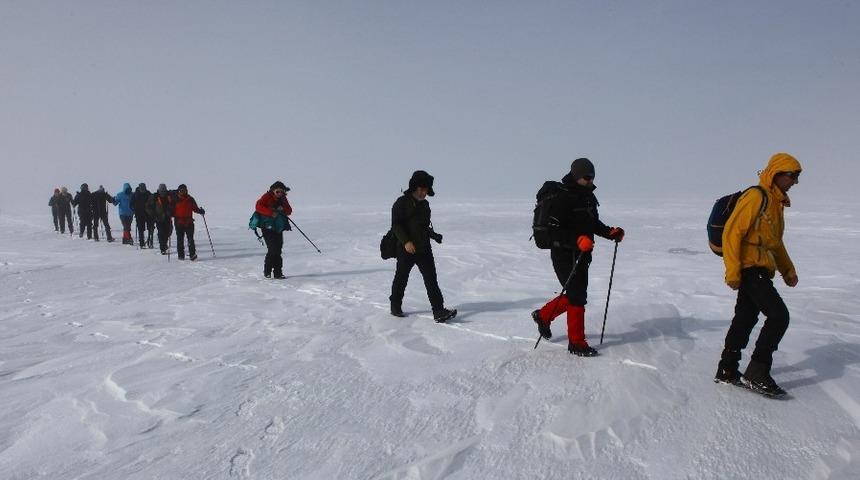 Gazeteciler &Ccedil;ıldır G&ouml;l&uuml;&rsquo;n&uuml; y&uuml;r&uuml;yerek ge&ccedil;ti