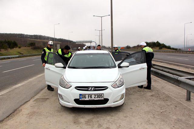 Polisten kaçan ehliyetsiz sürücü, yol kapatılarak yakalandı