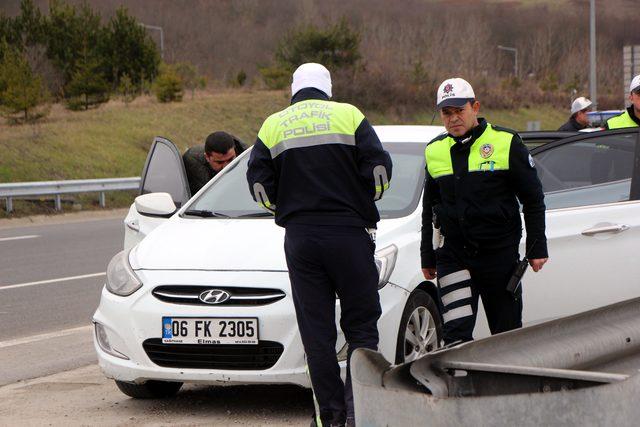 Polisten kaçan ehliyetsiz sürücü, yol kapatılarak yakalandı