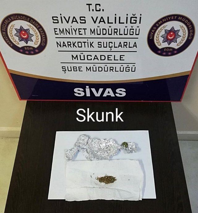 Sivas’ta sokak satıcılarına operasyon: 2 tutuklama