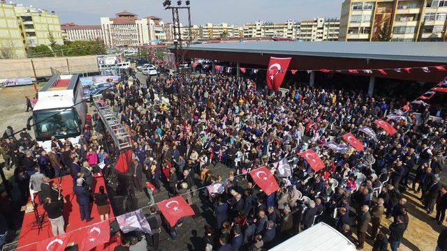 Yeşiloba kapalı semt pazarına kavuştu