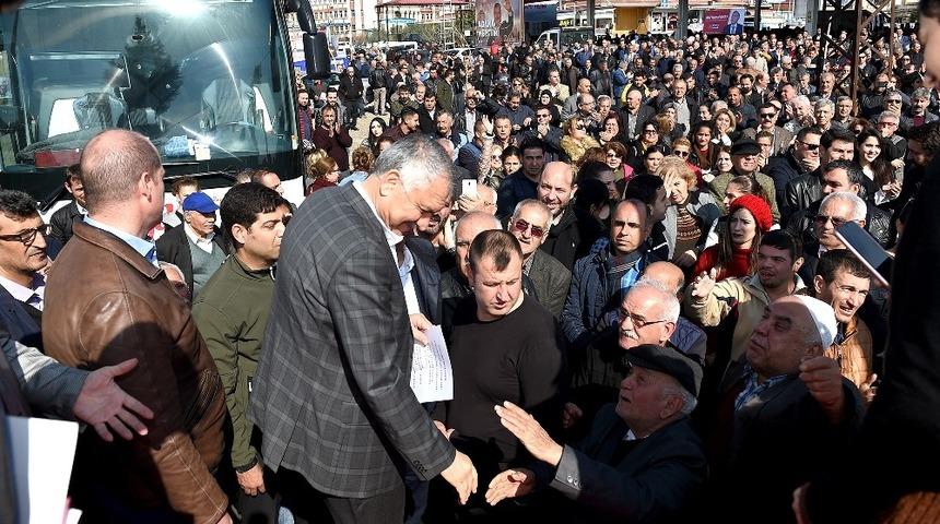 Yeşiloba kapalı semt pazarına kavuştu