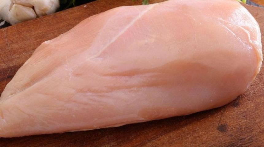 Tavuk göğsü pişirirken hemen hemen herkesin düştüğü 5 hata