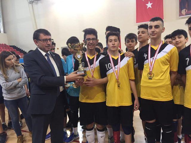 Okullar Arası Voleybol Yıldır Erkeklerde şampiyon belli oldu 1