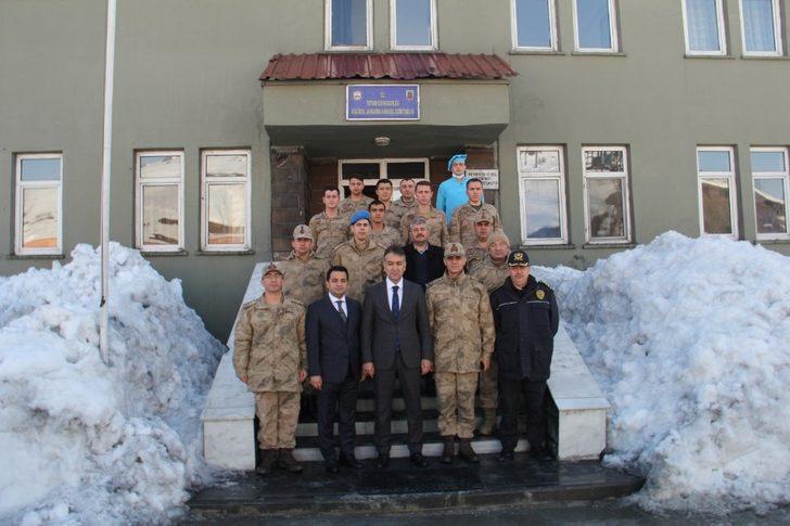 Vali Çağatay’dan Mehmetçik’e moral ziyareti G1