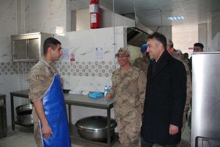 Vali Çağatay’dan Mehmetçik’e moral ziyareti G2