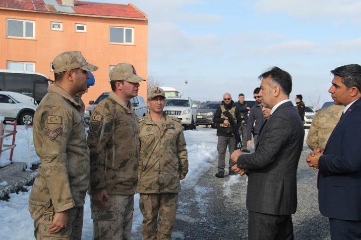 Vali Çağatay’dan Mehmetçik’e moral ziyareti G3