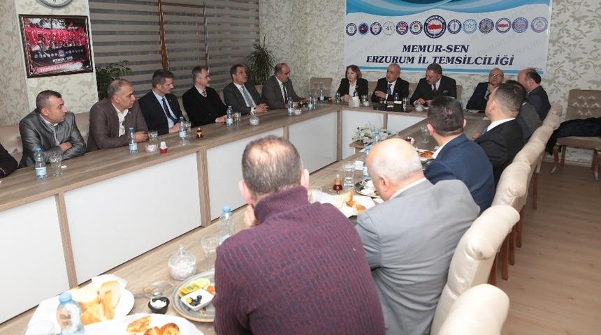 Rekt&ouml;r &Ccedil;omaklı, Memur-Sen&rsquo;e konuk oldu