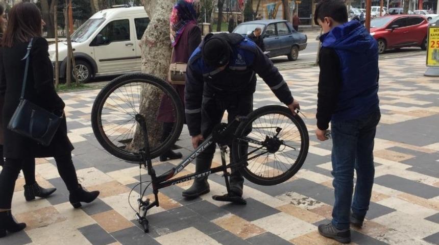 Parkomat g&ouml;revlisinden &ouml;rnek davranış